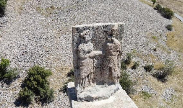 Depremde yıkılan 'Tokalaşma Sütunu' ziyarete açıldı