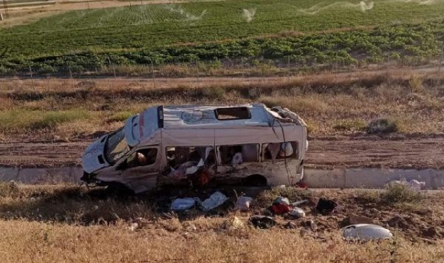İşçilerini taşıyan minibüs devrildi; 24 yaralı