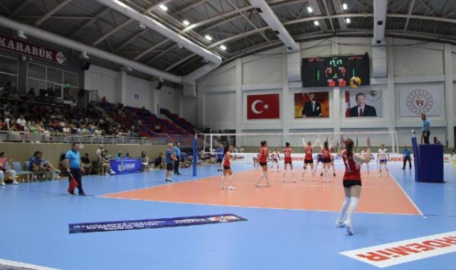 İşitme Engelli Kadın Voleybol Milli Takımı, turnuvaya galibiyetle başladı