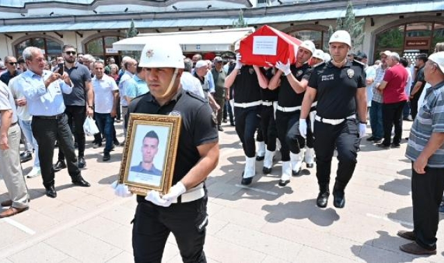Kazada hayatını kaybeden polis memuru, son yolculuğuna uğurlandı