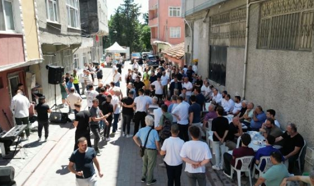 Kentsel dönüşümde yıkılacak evlerini davul zurnayla teslim ettiler