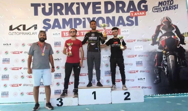 Kepez'de motodrag yarışları nefesleri kesti