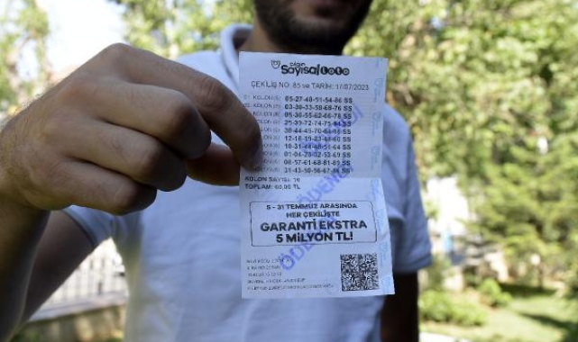 Makineye oynattığı kuponla tarihin en büyük ikramiyesini kazandı !