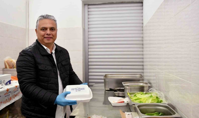 Muratpaşa, her gün bin 810 öğrencinin bir öğün yemeği karşıladı