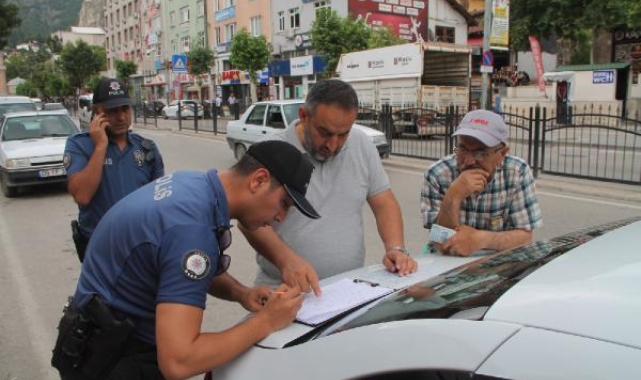 Sattığı kirazın parasını düşürdü, 10 bin TL'yi polisten tutanakla aldı
