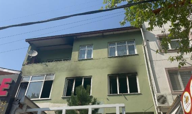 Amcasının evini ateşe verdi