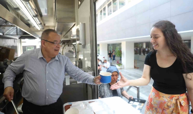 Antalya Büyükşehir'den 50 bin kişiye aşure ikramı