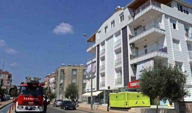 Babasından daire talebi reddedilen genç kadın çılgına döndü, kendini atmaya kalkıştı 