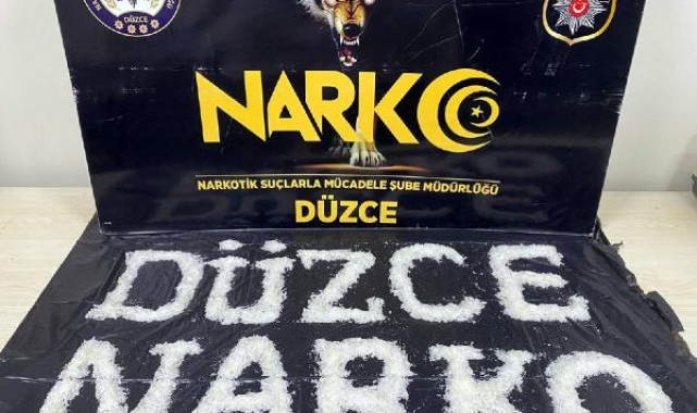 'Dur' ihtarına uymayan sürücünün otomobilinden uyuşturucu çıktı; 2 gözaltı
