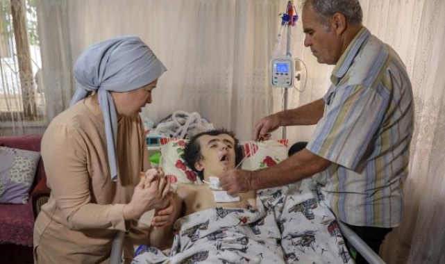 Düştüğü akarsuda beyni hasar görünce yatağa bağımlı hale geldi