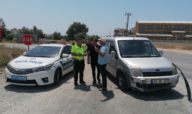 Hafif ticari araçla motosikletin çarpıştığı kazada motosiklet sürücüsü yaralandı