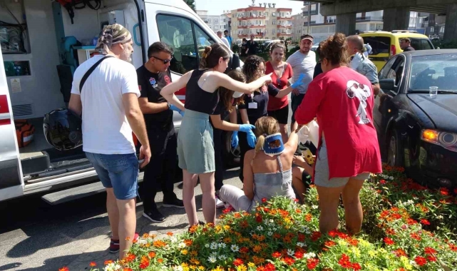 Kırmızı ışık ihlali yapan otobüs otomobile, ardından alt geçide çarptı: 2 yaralı