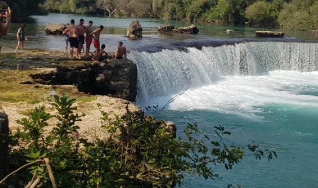 Manavgat Şelalesi'nde tehlikeli serinlik