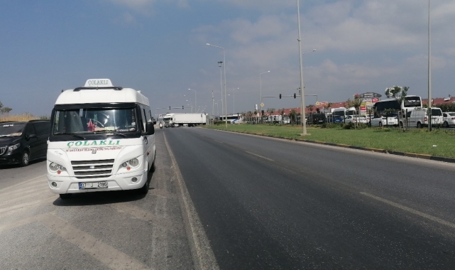 Manavgata'ya minibüs yayaya çarptı: 1 yaralı