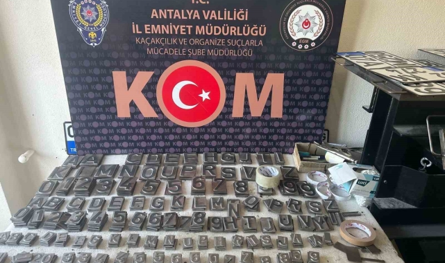 Sahte plakalar bastı, internet üzerinden satışa çıkardı