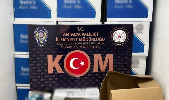 Antalya'da 725 bin adet kaçak makaron ele geçirildi: 5 gözaltı