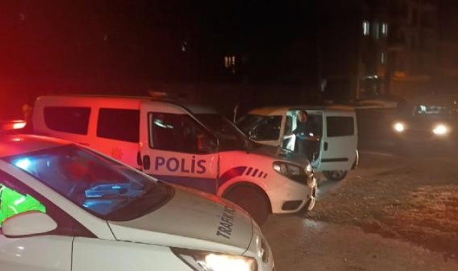 Esenyurt'ta polisten kaçan lastik hırsızları aracı bırakıp kaçtı