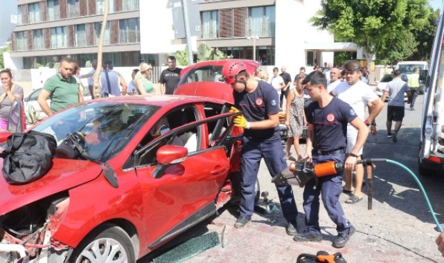 Futbolcu Naldo'nun ailesi Antalya'da kaza geçirdi: 1'i ağır, 5 yaralı