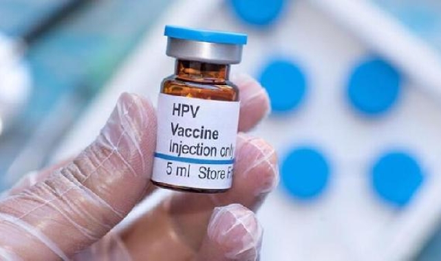 "HPV aşısıyla hem hastalıktan hem kanserden korunabilirsiniz"