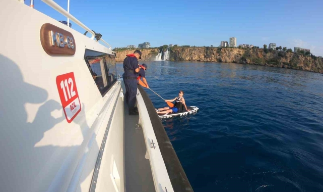 İzinsiz kürek sörfü kiraladı, sınır dışı edildi