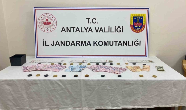 Kemer'de kumar oynayan 6 şüpheliye jandarmadan suçüstü