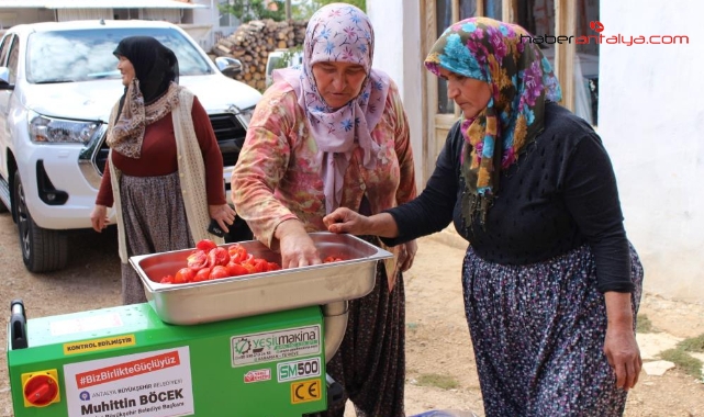 Büyükşehirden Elmalılı kadınlara salça makinesi desteği