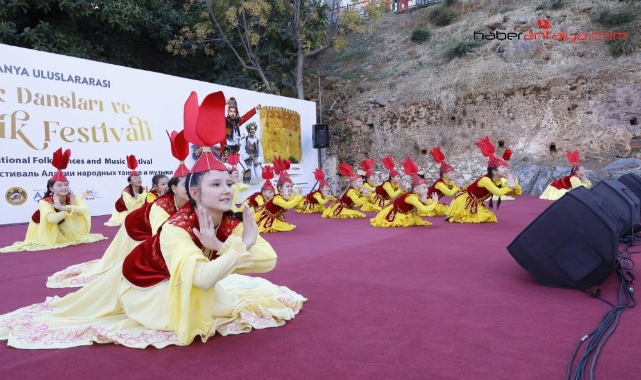 Alanya'da dans ve müzik dolu festival