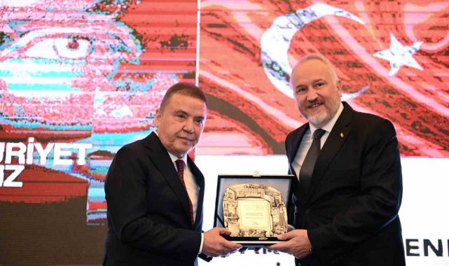 Antalya Belediye Başkanı Böcek: "Turizme hizmet için daha fazla pay almalıyız"