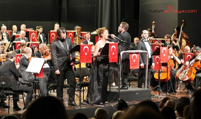 Antalya'da "Bir Ulus Uyanıyor" konseri