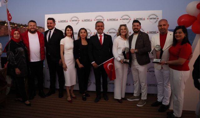 Antalya İş İnsanları Derneği, Cumhuriyet'in 101'nci yılını gemide kutladı