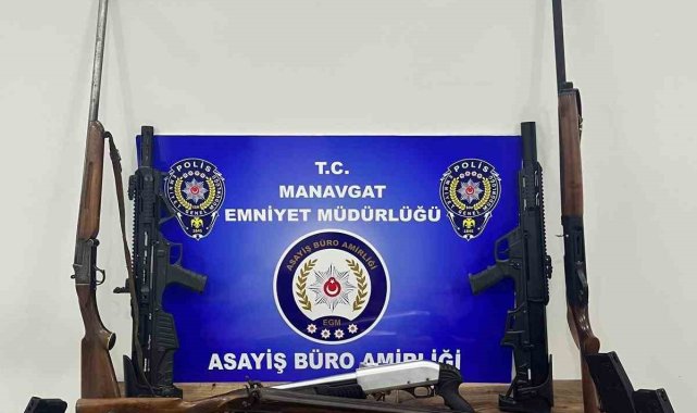 Antalya'da 18 adrese uyuşturucu operasyonu: 2 gözaltı