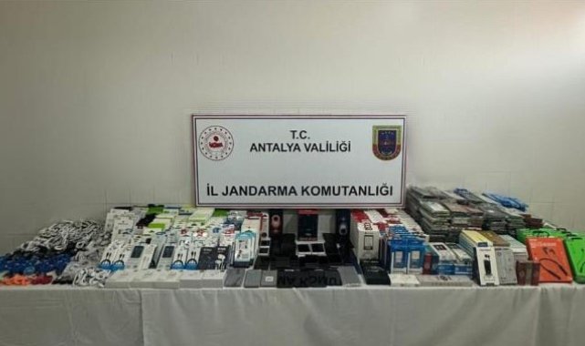 Antalya'da çok miktarda kaçak elektronik eşya ele geçirildi