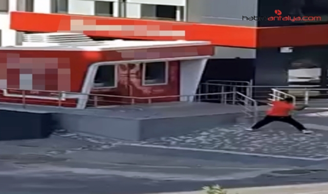 Sinir krizi geçirdi, öfkesini ATM'lerden çıkardı
