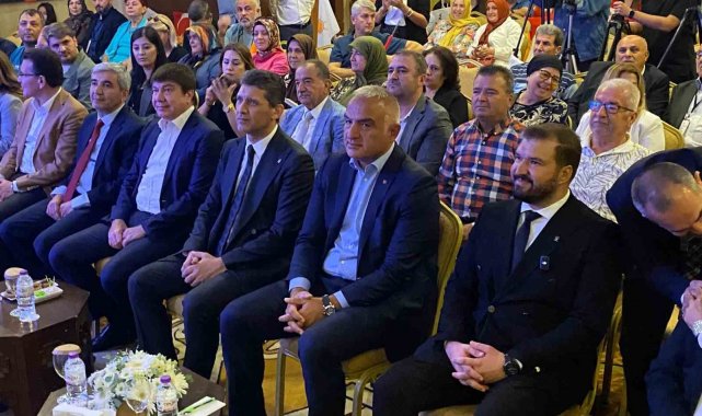Bakan Ersoy: "Antalya'ya gelen turist sayısı 15 milyonu aştı, yüzde 8'lik artış sağladık"