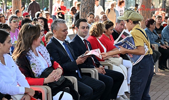 Engelsiz Kafe'de Cumhuriyet kutlaması