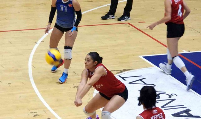 Kepez Belediyespor Kulübü Voleybol Takımı evinde galip