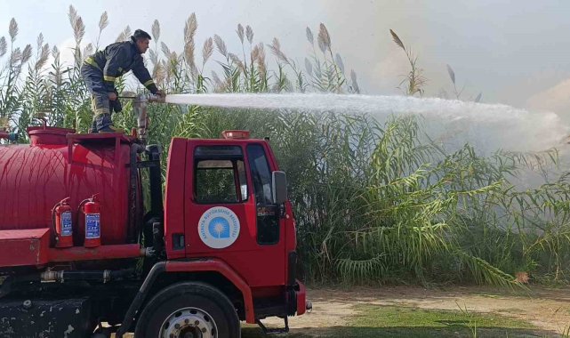 Manavgat'ta kargılık alanda çıkan yangın söndürüldü