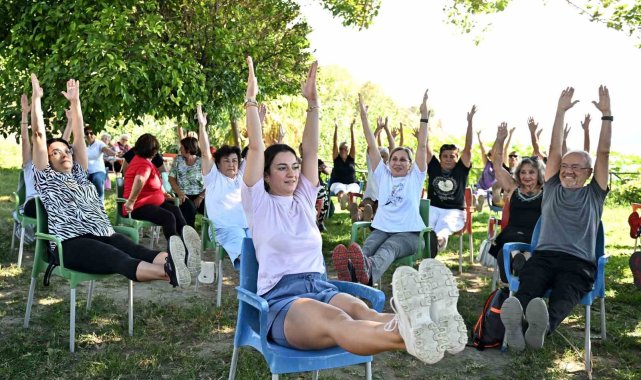 Muratpaşa'dan yaşlılar için yoga etkinliği