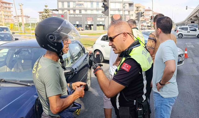 Otomobille çarpışan motosikletli hastaneye kaldırıldı