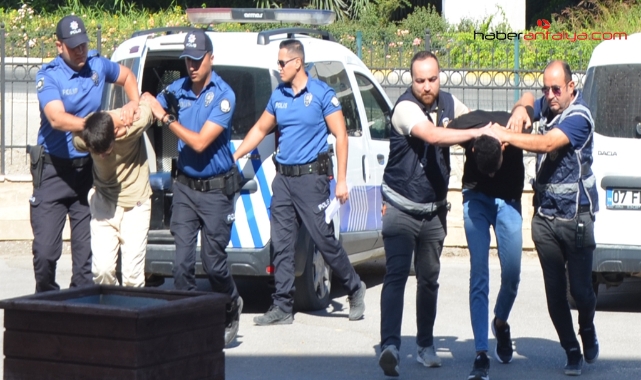 Polise silahlı saldırının zanlıları adliyeye çıkarıldı
