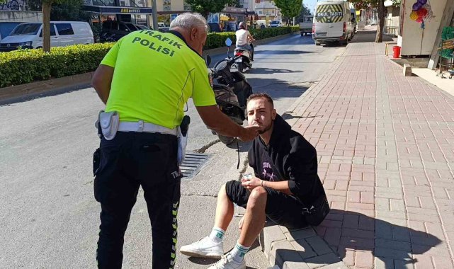 Yaralanan motosiklet sürücüsü hastaneye gitmeyi kabul etmedi