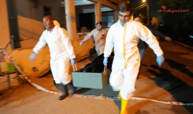 Antalya'da 2 katlı evde çıkan yangında genç kadın hayatını kaybetti