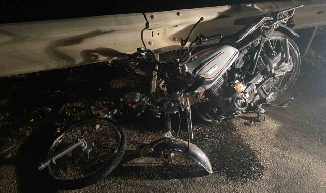 Serik'te karayolu ortasına bırakılan motosiklet kazaya sebep oldu