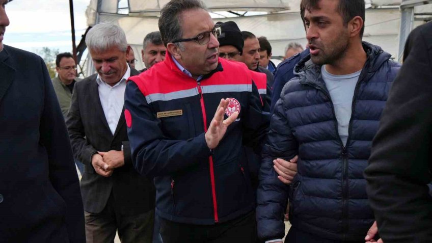 Antalya’da sel ve hortum 4 bin 500 dekarlık tarım alanında zarara yol açtı