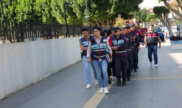 Manavgat'ta uyuşturucu imalathanesine baskın: 5 gözaltı