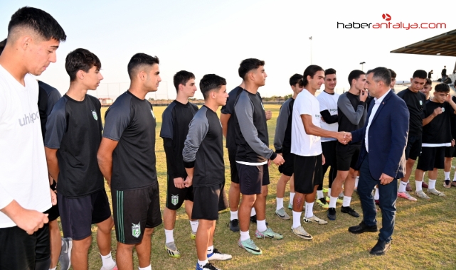 BAŞKAN KARA GENÇ FUTBOLCULARI ÖDÜLLENDİRDİ