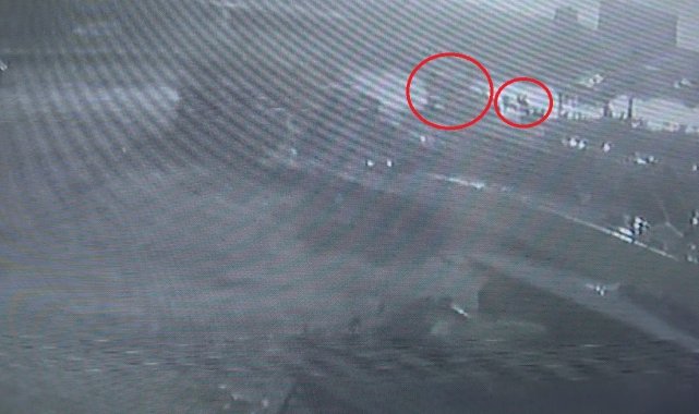 Şerit ihlali yapan hafif ticari araca motosiklet çarptı: 1'i ağır 2 yaralı