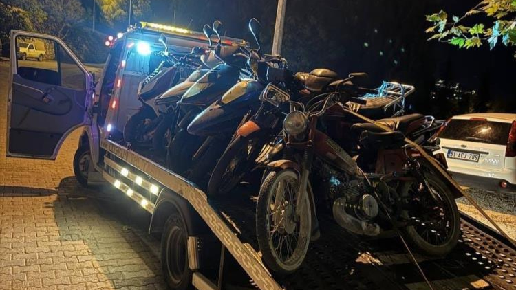 Antalya’da kurallara uymayan motosiklet sürücülerine ceza yağdı