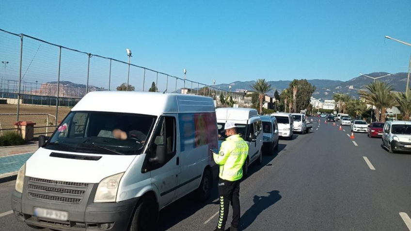 Antalya'da trafik denetimlerinde 41 bin sürücü denetlendi