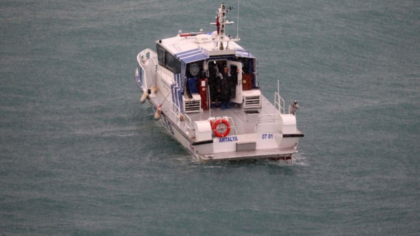 Falezlerden düşen otomobilin sürücüsü 4'üncü günde aranıyor